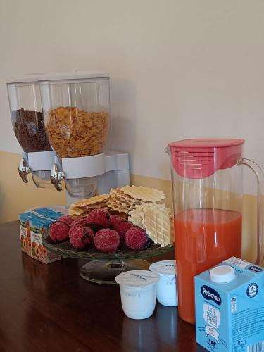 a table with a blender and a bunch of food at Casa Fra Ambrogio in Pizzoli
