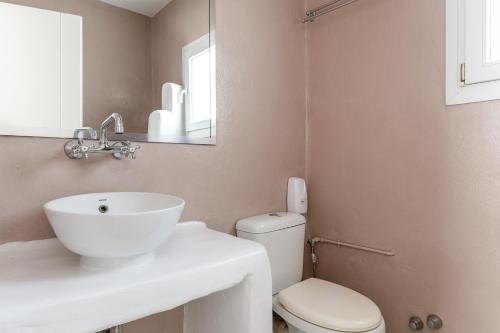 Ванная комната в Ninemia Suites Tinos Grand 203