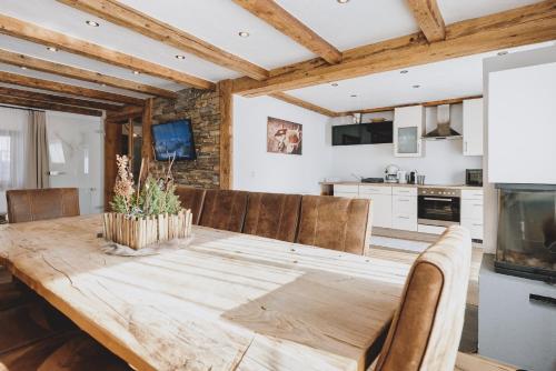 a kitchen and dining room with a wooden table at Chalet Molly by we rent in Zell am See