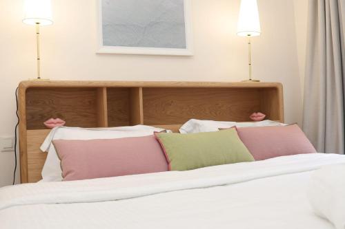 Posteľ alebo postele v izbe v ubytovaní IMMOGROOM - Beautiful and cosy- Suquet- near the beaches - AC
