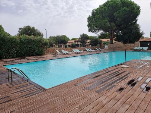 Piscina a Fiori di flore o a prop