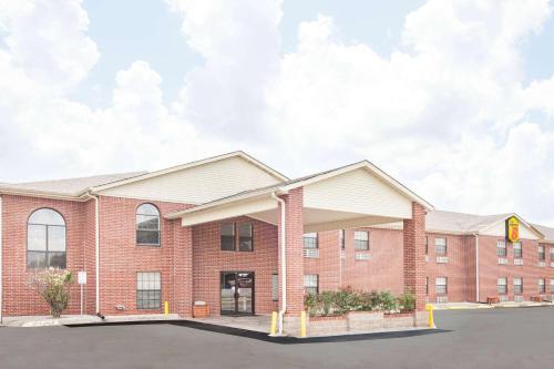Super 8 by Wyndham White Hall – Photos 2