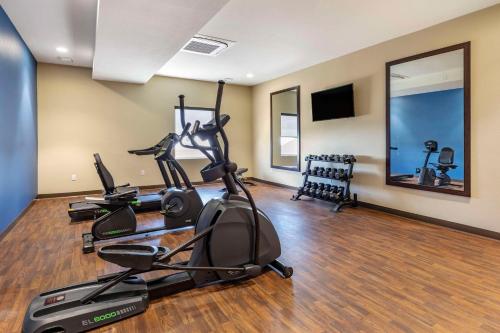 Fitness centrum a/nebo fitness zařízení v ubytování Comfort Inn & Suites
