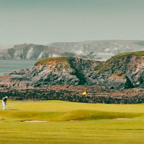 a man is playing golf on a golf course at Wellies & Waves in Kingsbridge