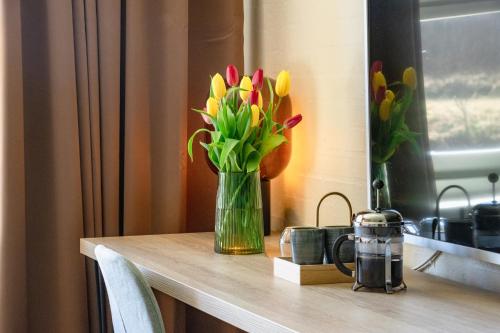 FjerritslevにあるStrandhotel Klitrosenの花瓶