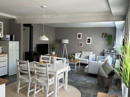 Remise-Berlin-Grunau your cozy and comfortable home to stay for up to 6 people between Muggelsee and Berlin city