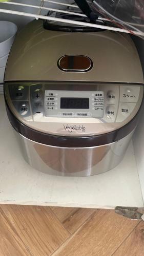 a front view of a washing machine on a floor at Hotel Futaba Heights -フタバハイツ- in Tokyo