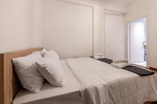 Ein Bett oder Betten in einem Zimmer der Unterkunft Under Acropolis Hill