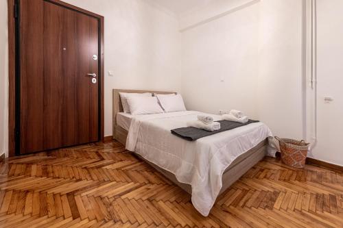 Ein Bett oder Betten in einem Zimmer der Unterkunft Under Acropolis Hill