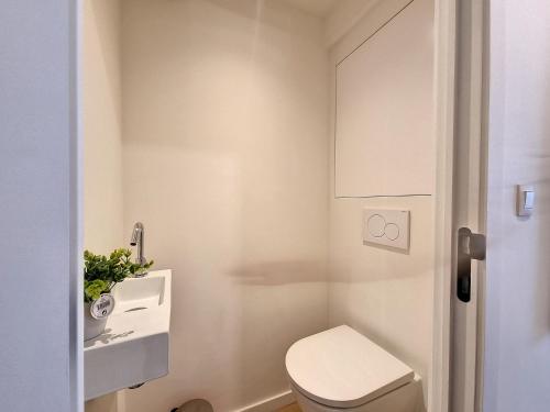 Un baño de Luxe app Knokke-Heist met strand cabine