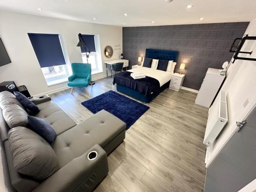 a living room with a couch and a bed at Regent Docks-Free Parking in Liverpool