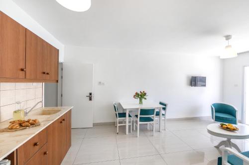 Dapur atau dapur kecil di Mia Hotel Apartment