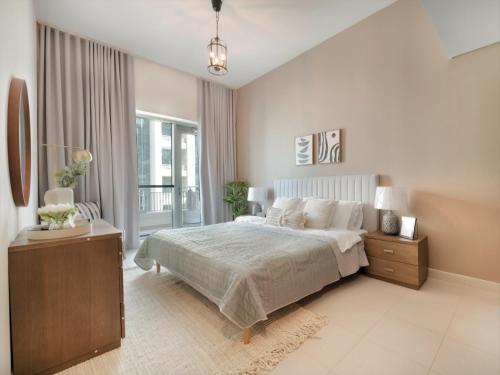 Un pat sau paturi într-o cameră la Modern 2BR in Burj Khalifa View Blvd Central-2002