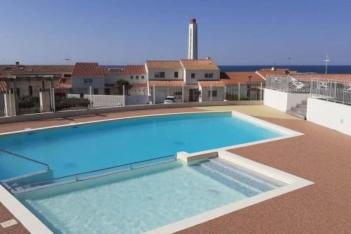 Bazén v ubytovaní Appartement 6 personnes les Sables d'Olonne alebo v jeho blízkosti