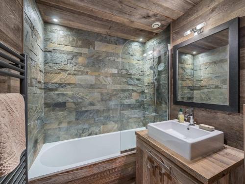 Kúpeľňa v ubytovaní Appartement chaleureux proche pistes de ski et golf à Megève - FR-1-569-67