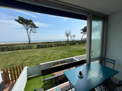 BLUE BAY Les pieds dans l'eau - Face à la mer