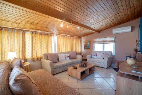Gallery image of Lagonisi 2 bedrooms 4 persons apartment by MPS in Kalívia Thorikoú
