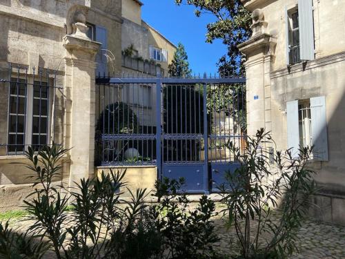 Fotografia z galérie ubytovania Bel appartement avec vue sur le Palais des Papes v Avignone