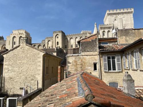 Fotografia z galérie ubytovania Bel appartement avec vue sur le Palais des Papes v Avignone