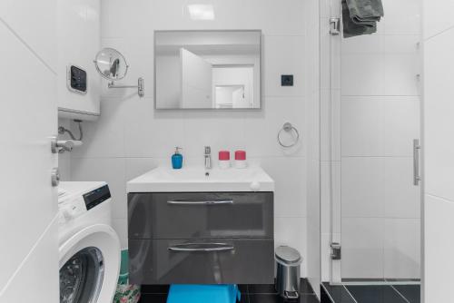 Apartment White