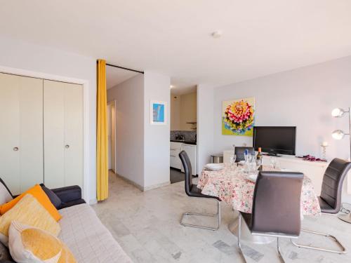 Studio Résidence Azur-3 by Interhome