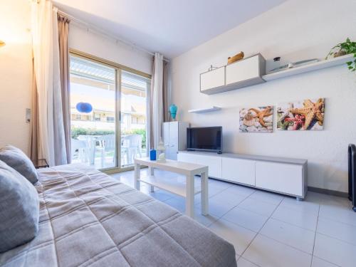 A television and/or entertainment centre at Apartment Golf Sant Jordi by Interhome