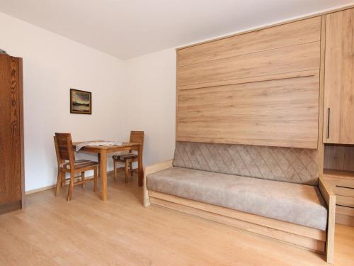 Ruang duduk di Apartment Römerhof-3 by Interhome