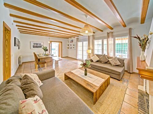 A seating area at Holiday Home La Sal by Interhome