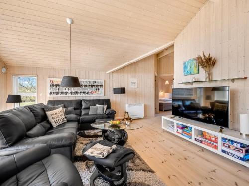 Posezení v ubytování Holiday Home Haagen - 600m to the inlet in Western Jutland by Interhome