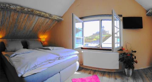 Tempat tidur dalam kamar di Ferienhaus Villa Rosi