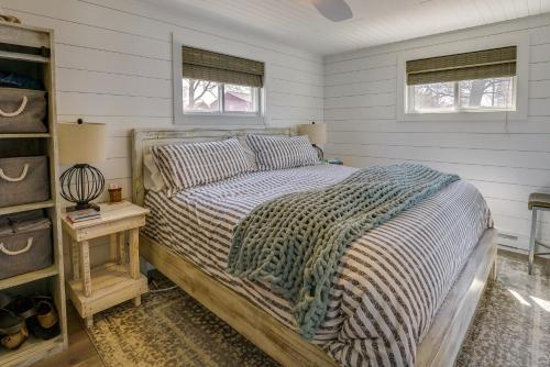 Un dormitorio con una cama con una manta. en Sunny Mears Vacation Rental with Private Beach!, en Mears