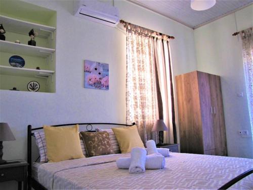 Gambar di galeri bagi Toula's Garden - View Apartment di Moúdhros