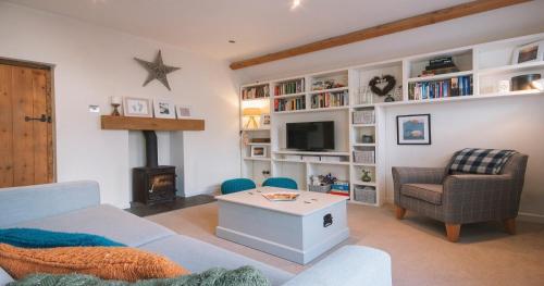 Church Cottage - Quaint farmhouse cottage with modern twist, Dog Friendly, Sleeps 6-7