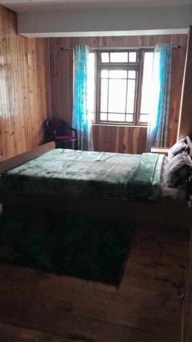 Postel nebo postele na pokoji v ubytování Parichay Homestay