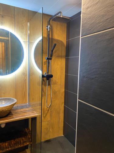 Ένα μπάνιο στο Appartement Le Cuchon St-Léger-les-Mélèzes