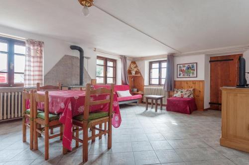 Posezení v ubytování Maison Perron CIR- VDA-LATHUILE-N0062