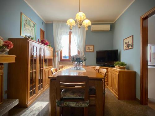 a dining room with a table and a television at Casa Micca - Cielo Terra in San Benedetto del Tronto