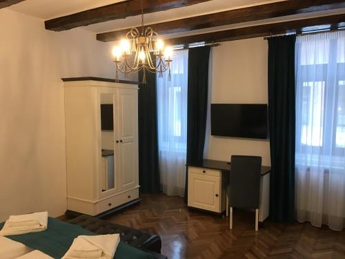 a bedroom with a bed and a desk with a computer at Casa Wagner in Sibiu