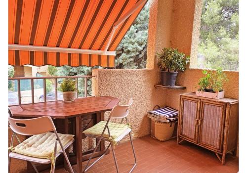 Zdjęcie z galerii obiektu Joli studio à 6 min à pied de la plage w mieście Sanary-sur-Mer