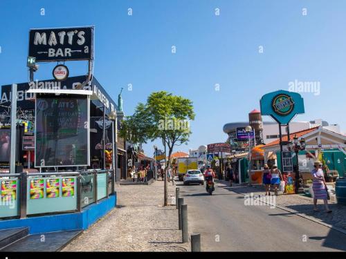 Perfect location for nightlife @ the Strip