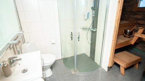 a bathroom with a shower and a toilet at Ski-in-out FreeRider in Pyhätunturi