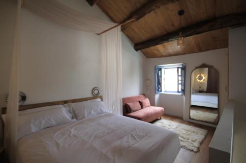 מיטה או מיטות בחדר ב-CASAS DA FORTALEZA Casa do Garda