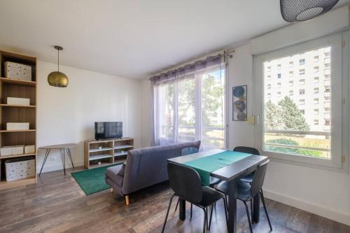 Villeurbanne • T1 Arago • HostisY