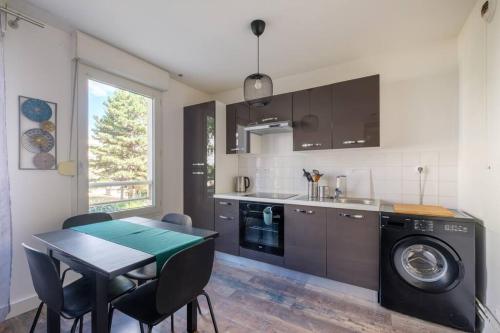 Photo de la galerie de l'établissement Villeurbanne • T1 Arago • HostisY, à Villeurbanne