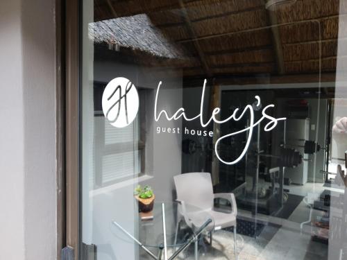 Certificado, premio, señal o documento que está expuesto en Haleys Guest House