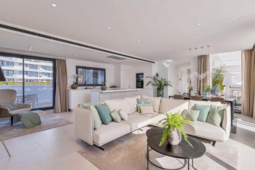 Fantastic 3bdr Penthouse - Lux