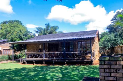 Taman di luar Mount Azimbo Lodge