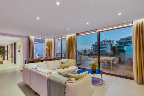 Fantastic 3bdr Penthouse - Lux