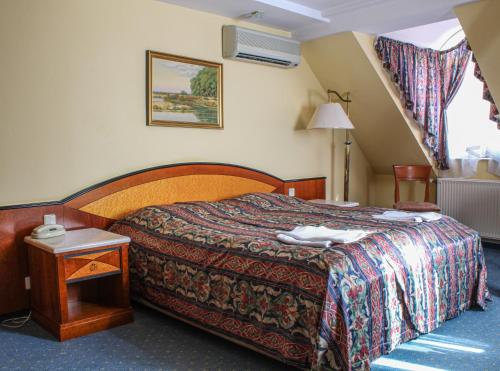 A bed or beds in a room at Offi Haz Hotel