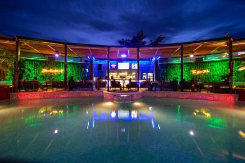 Kolam renang di atau dekat dengan InterContinental Tegucigalpa at Multiplaza Mall by IHG